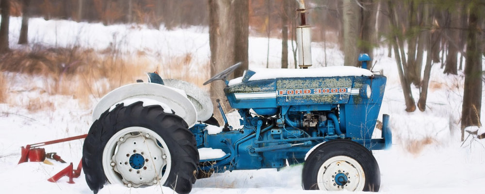 Image of a blue ford tractor, the most common tractor which is blue